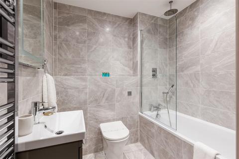 1 bedroom apartment to rent, East Quay Road, Poole