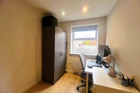 2 bedroom apartment to rent, Acton High Street, London W3