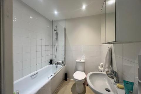 2 bedroom apartment to rent, Acton High Street, London W3