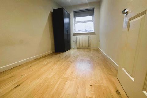 2 bedroom apartment to rent, Acton High Street, London W3