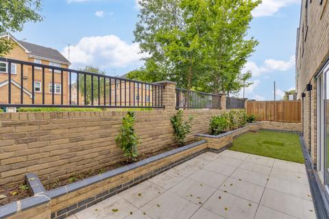 3 bedroom apartment to rent, Purley Avenue, Cricklewood, London, NW2