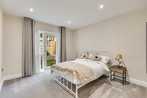 3 bedroom apartment to rent, Purley Avenue, Cricklewood, London, NW2