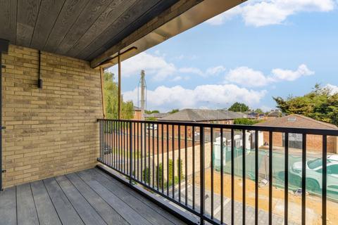 2 bedroom apartment to rent, Purley Avenue, Cricklewood, London, NW2