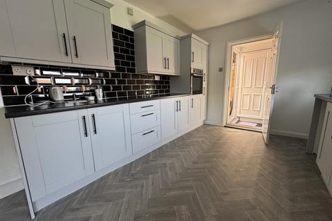 3 bedroom semi-detached house to rent, Watling Avenue, Seaham, County Durham, SR7