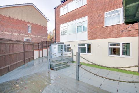 undefined, BITTERNE! CHAIN FREE! PRIVATE GARDEN AND ACCESS!
