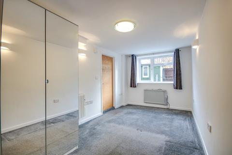 undefined, BITTERNE! CHAIN FREE! PRIVATE GARDEN AND ACCESS!