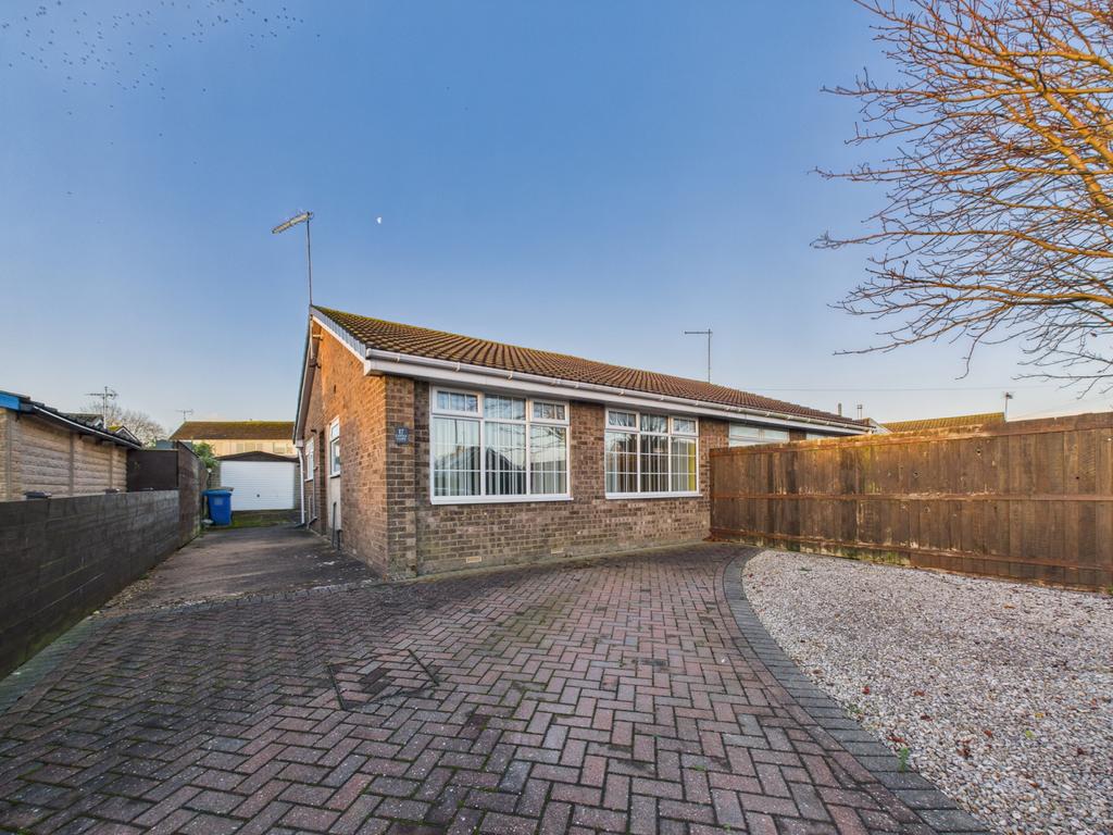2 bedroom semi-detached bungalow - For sale by Au