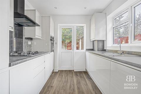 3 bedroom house for sale, Longport Close, Ilford, IG6