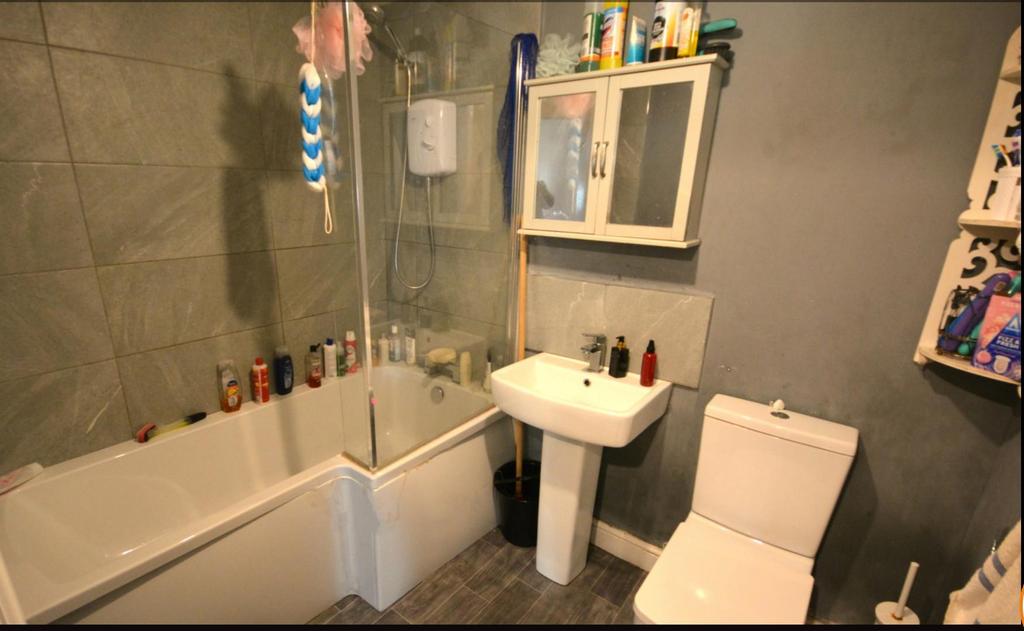 Philip Ellis Bathroom.jpg