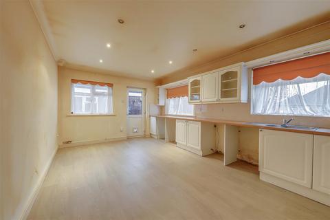 2 bedroom semi-detached bungalow for sale, Heathfield Close, Worthing BN13