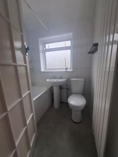 3 bedroom terraced house to rent, Westdean Avenue, SE12 9NH