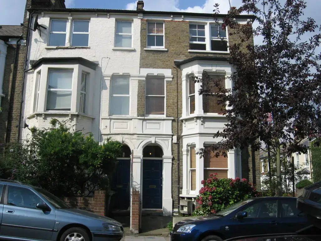 Well Presented One Bedroom Top Floor Flat To Let
