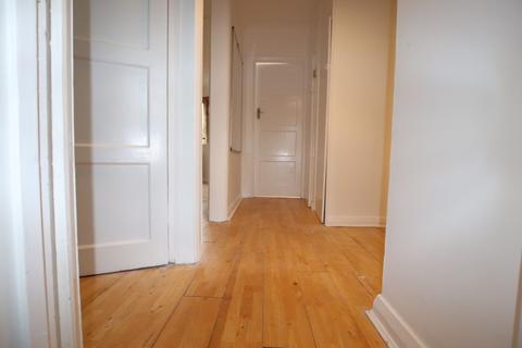 2 bedroom flat to rent, London, SE6