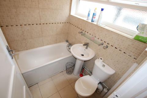 2 bedroom flat to rent, London, SE6