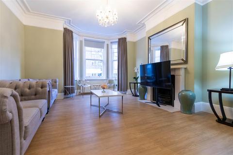 3 bedroom apartment to rent, Cumberland Mansions, Brown Street, W1H