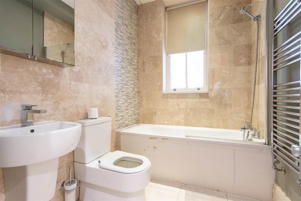 En-suite 2 (1 of 1).jpg