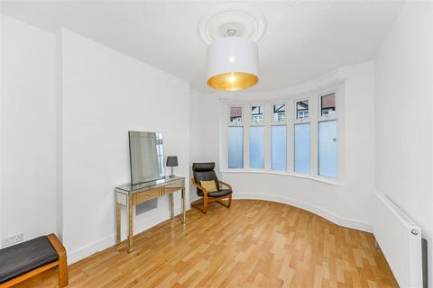 2 bedroom flat to rent, George Road, Chingford, E4