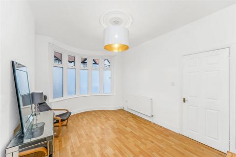 2 bedroom flat to rent, George Road, Chingford, E4
