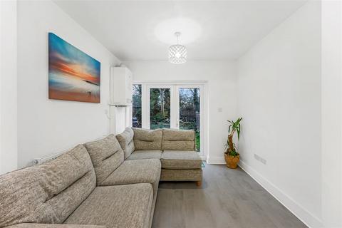 2 bedroom flat to rent, George Road, Chingford, E4