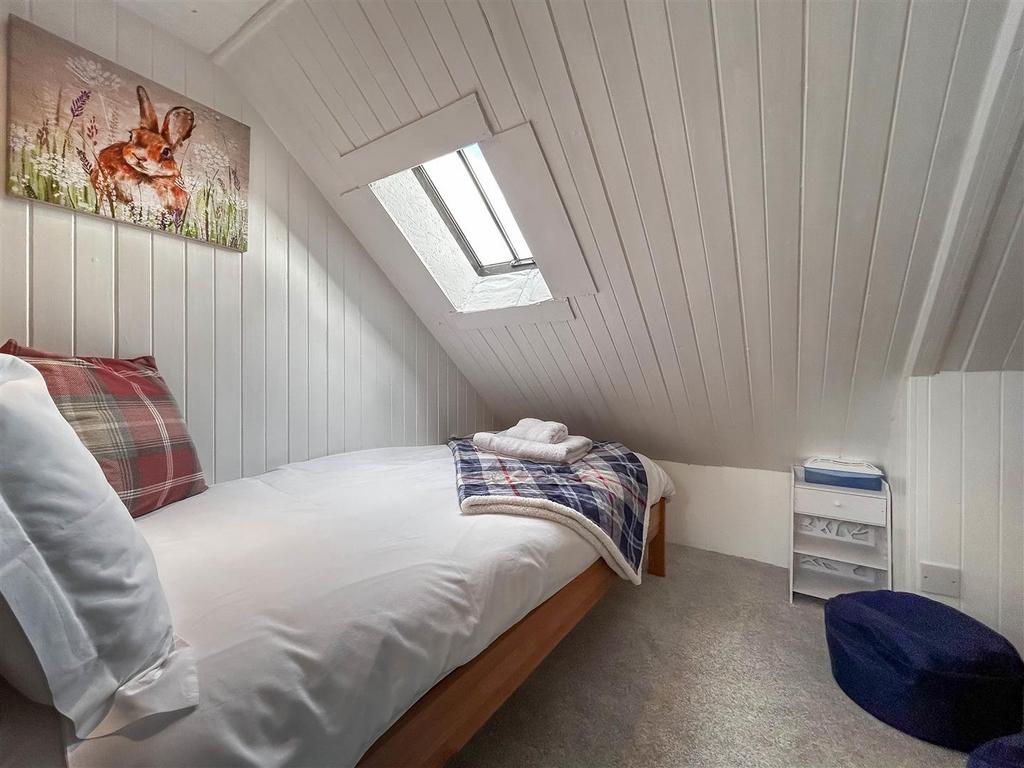 Bedroom 3/Study