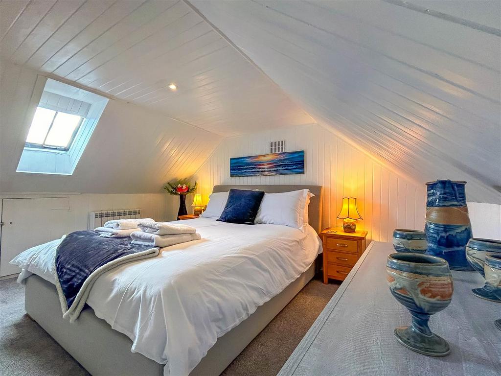 Main Bedroom/Bedroom 2
