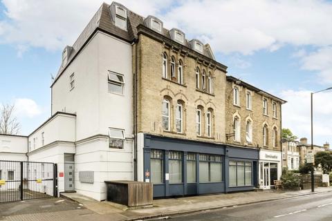 undefined, Uxbridge Road, Hampton TW12