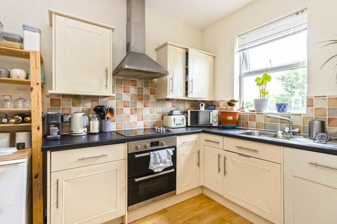 undefined, Uxbridge Road, Hampton TW12