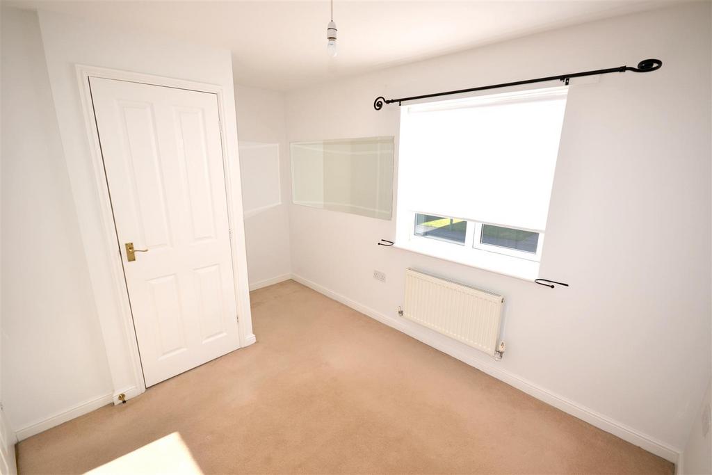 3 Pinewood Cl Bedroom Two.jpg