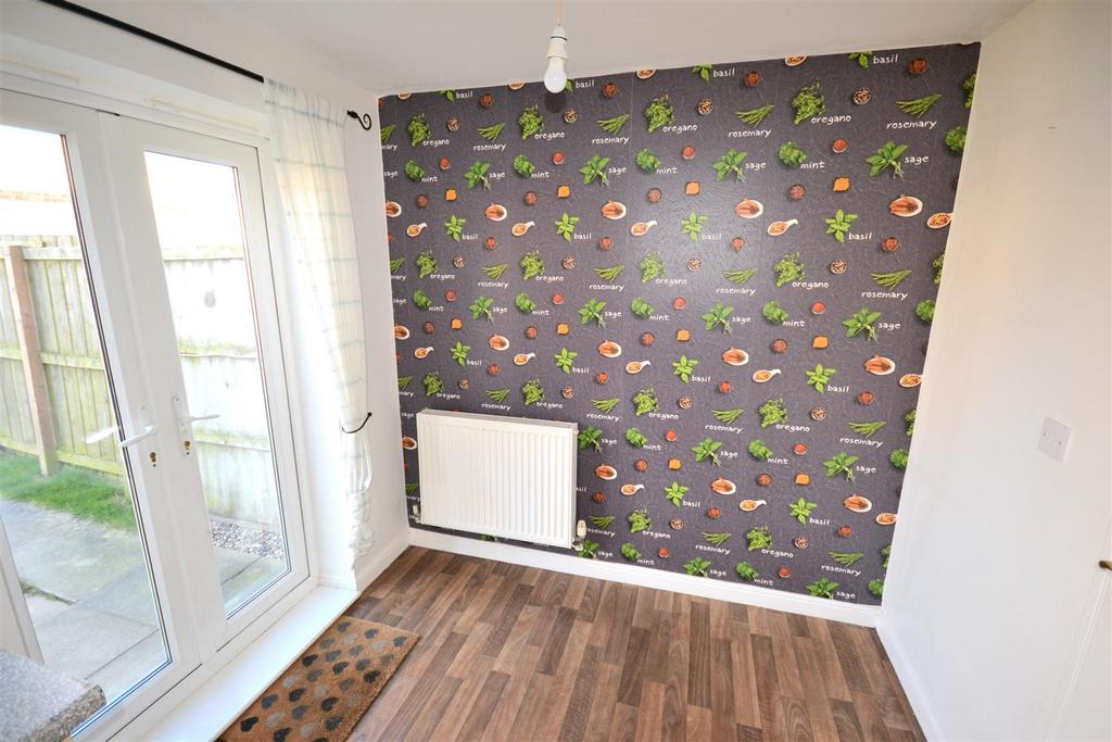 3 Pinewood Cl Dining Space.jpg