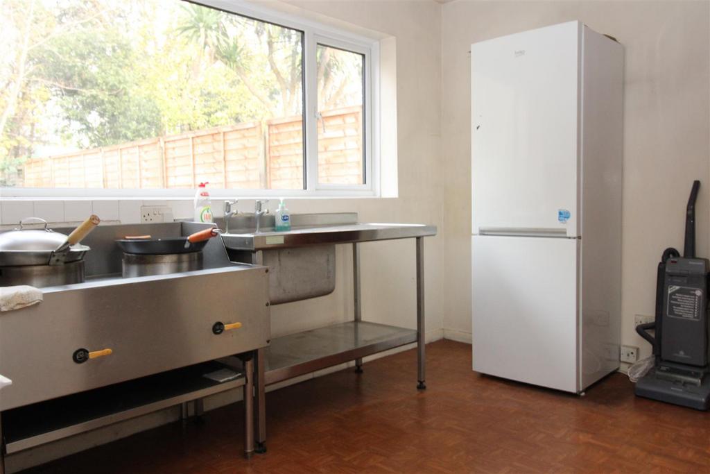 Kitchen 2.JPG