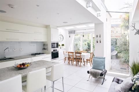 undefined, Riverview Road, Chiswick, W4