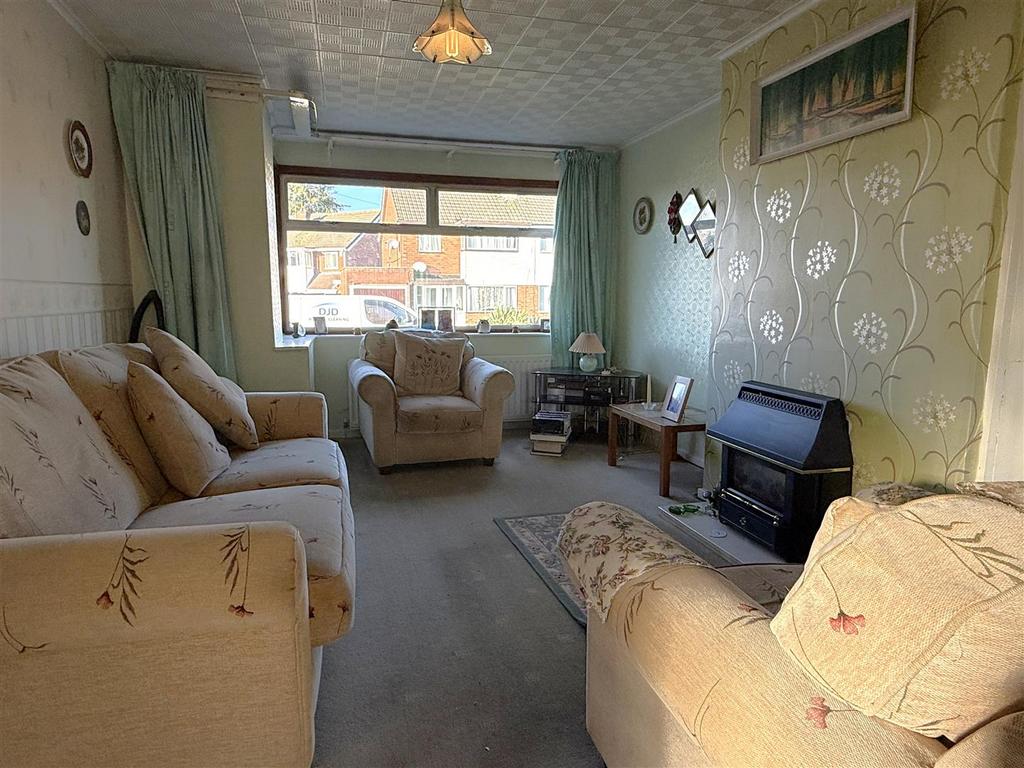 Through lounge / dining room