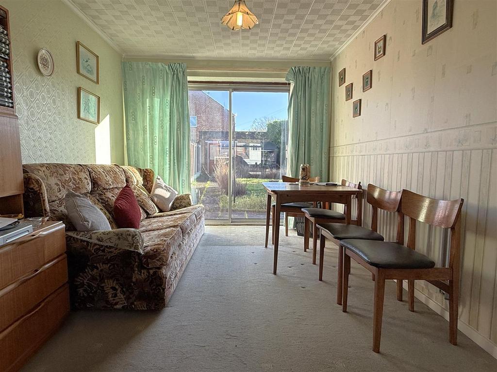 Through lounge / dining room