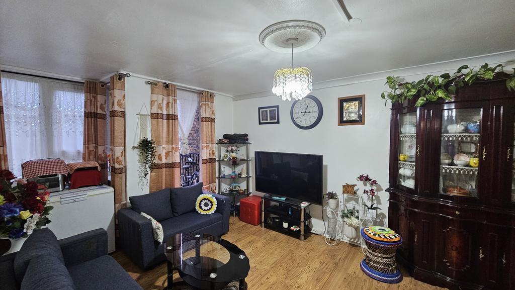 3 bed flat for sale Teviot St, London E14