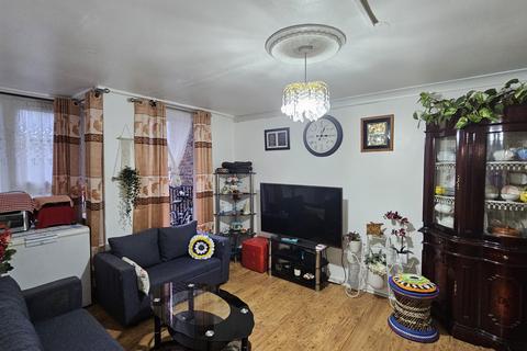 3 bedroom flat for sale, London, E14