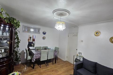 3 bedroom flat for sale, London, E14