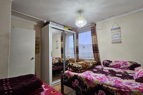 3 bedroom flat for sale, London, E14