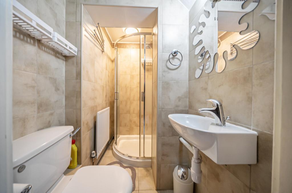 1387292-6-6932ed3...