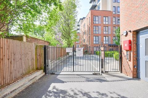 1 bedroom flat to rent, Leighfield Court, Acton, London, W3