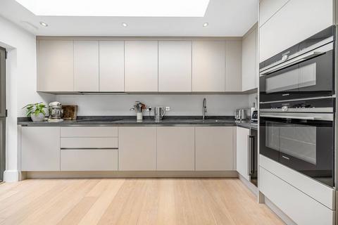 2 bedroom maisonette to rent, Pirbright Road, Southfields, London, SW18
