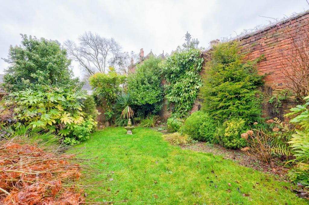 10 Trinity Court (17).jpg