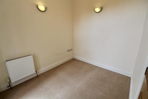 2 bedroom flat to rent, Finkle Street, Cottingham