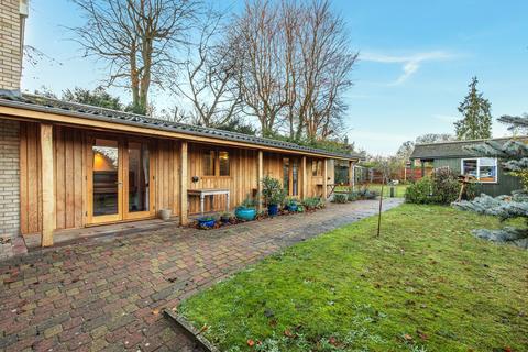 undefined, Timeless Five Bedroom Property with Annexe in Norwich