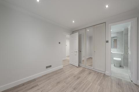 undefined, High Road, London N20