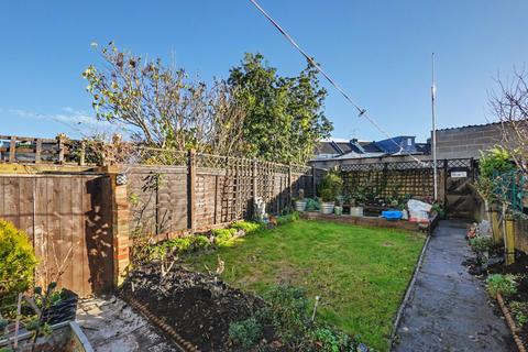 2 bedroom terraced house for sale, Longfellow Road, Gillingham,