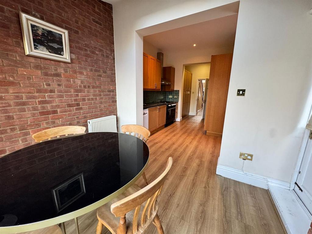 Kitchen 1.jpg