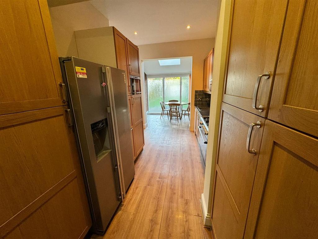 Kitchen 2.jpg