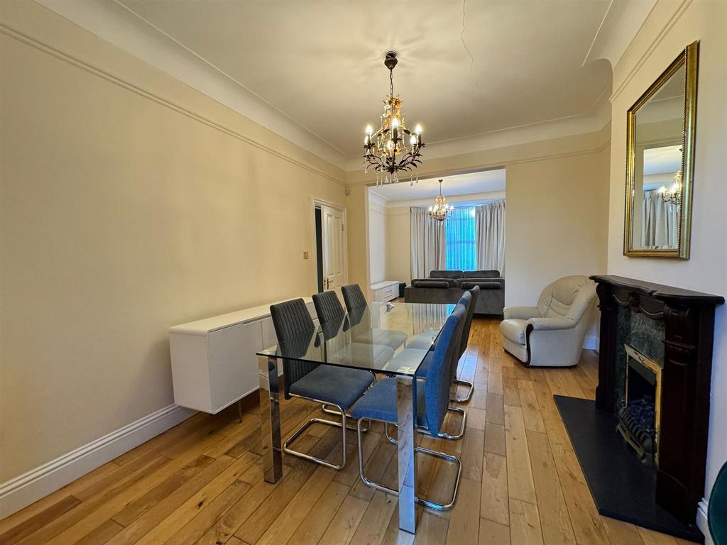Living room 1.jpg