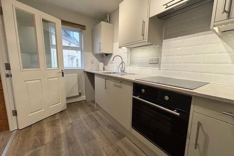 3 bedroom semi-detached house to rent, Frenesi Crescent, IP32