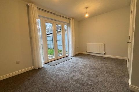 3 bedroom semi-detached house to rent, Frenesi Crescent, IP32